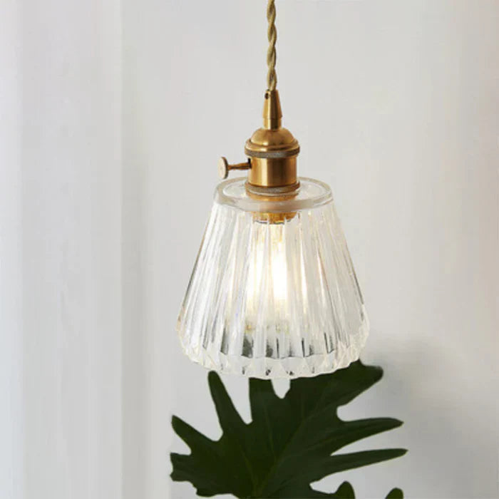 Design-Esszimmerleuchte OpulentGlow, Hängelampe aus transparentem Glas, elegant.