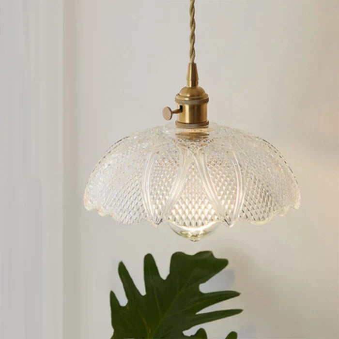 Dekorative Glaslampe OpulentGlow, Hängelampe für Esszimmer, transparent und stilvoll.