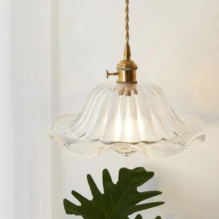 Design-Pendelleuchte OpulentGlow, Glas, transparent, für modernes Esszimmerambiente.
