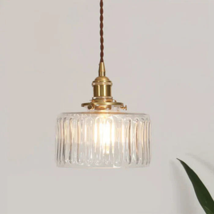 Moderne Esszimmerleuchte OpulentGlow, Hängelampe aus Glas, transparentes Design.