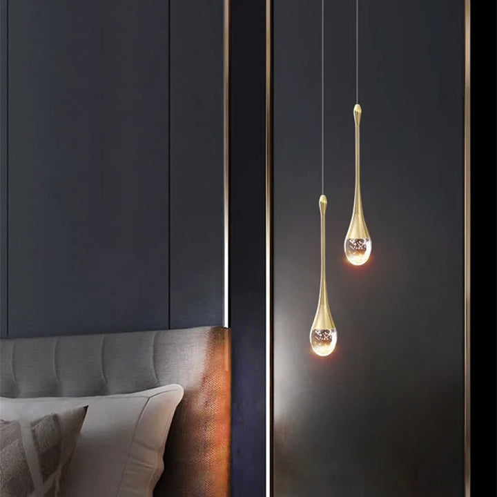 Stimmungsvolle Beleuchtung: Elegante Glas Hängeleuchte Vetra mit warmem Licht. Perfekt für Wohn- und Esszimmer.