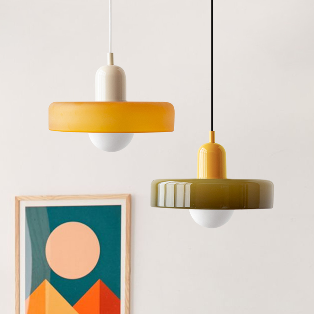Bauhaus-inspirierte Pendelleuchte, elegant und minimalistisch, in verschiedenen Farbvarianten.