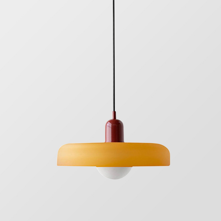 Schicke Pendelleuchte aus Glas, Bauhaus-Design für zeitgemäße Einrichtung.
