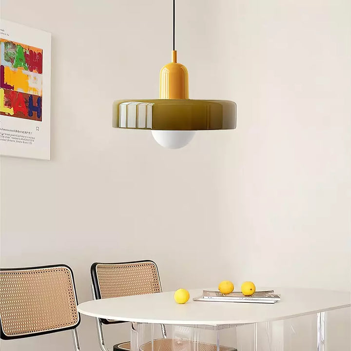 Elegante Pendelleuchte aus Glas, modernes Bauhaus-Design für Esszimmertische.