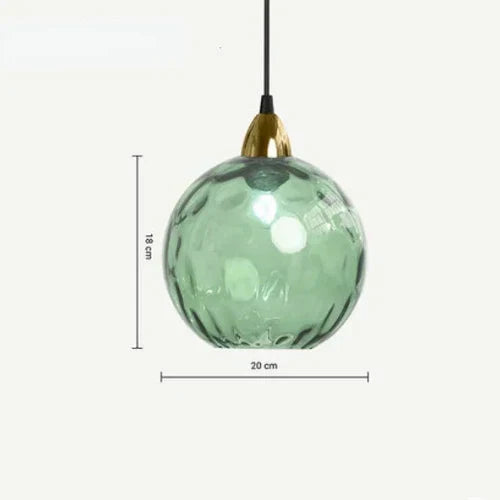 Ästhetische Glaskugel-Pendelleuchte, Design-Lampe für zeitgemäße Raumgestaltung, elegante Glaslampe.