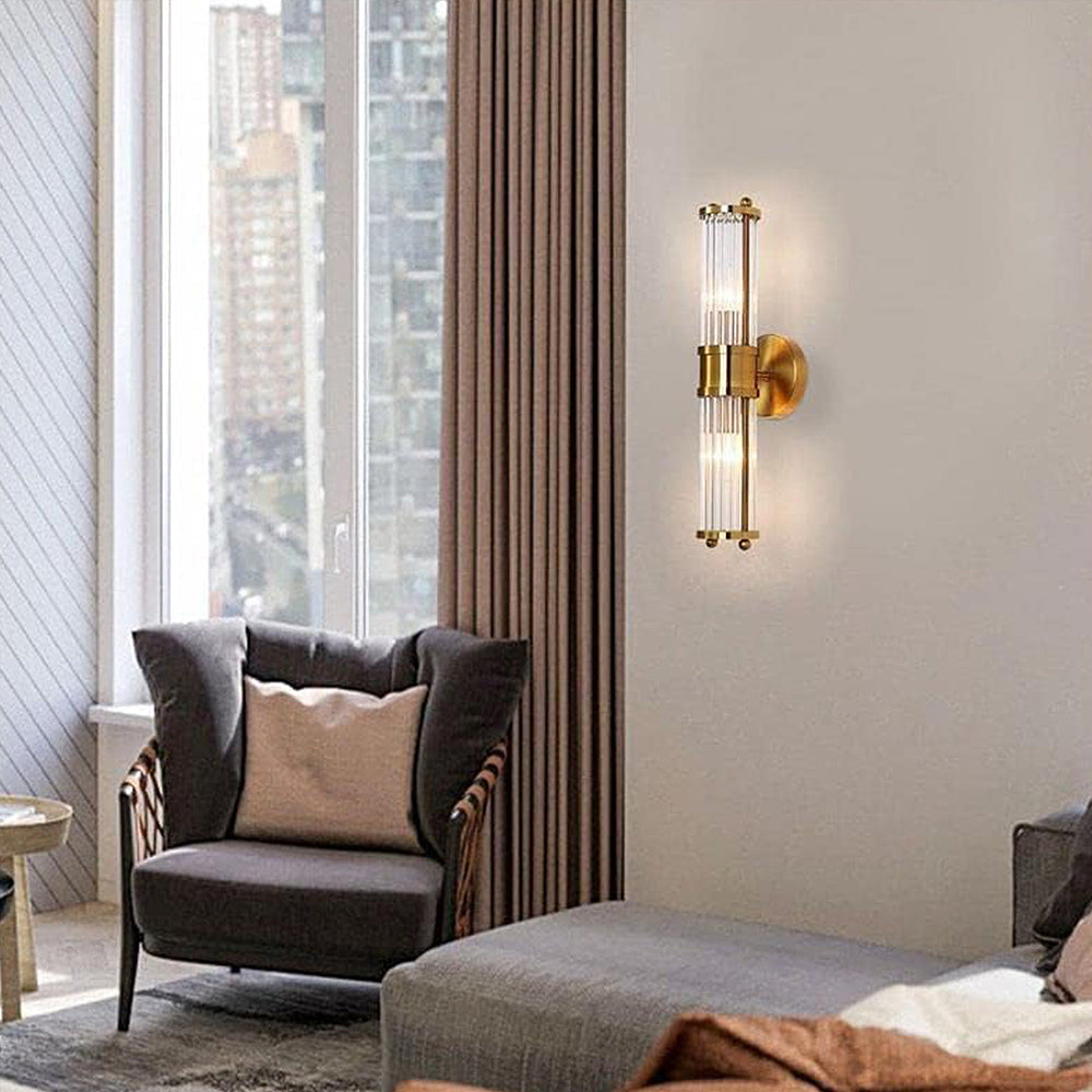 Vielseitige goldene Wandleuchte als stilvolle LED-Badleuchte, Wohnzimmer- oder Schlafzimmerlampe. Luxuriöse Innenbeleuchtung.