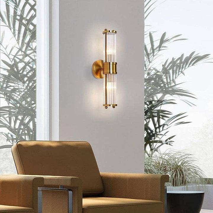 Energieeffiziente LED-Wandleuchte in Gold-Optik. Elegante Designleuchte für ein luxuriöses Ambiente im Bad oder Flur.