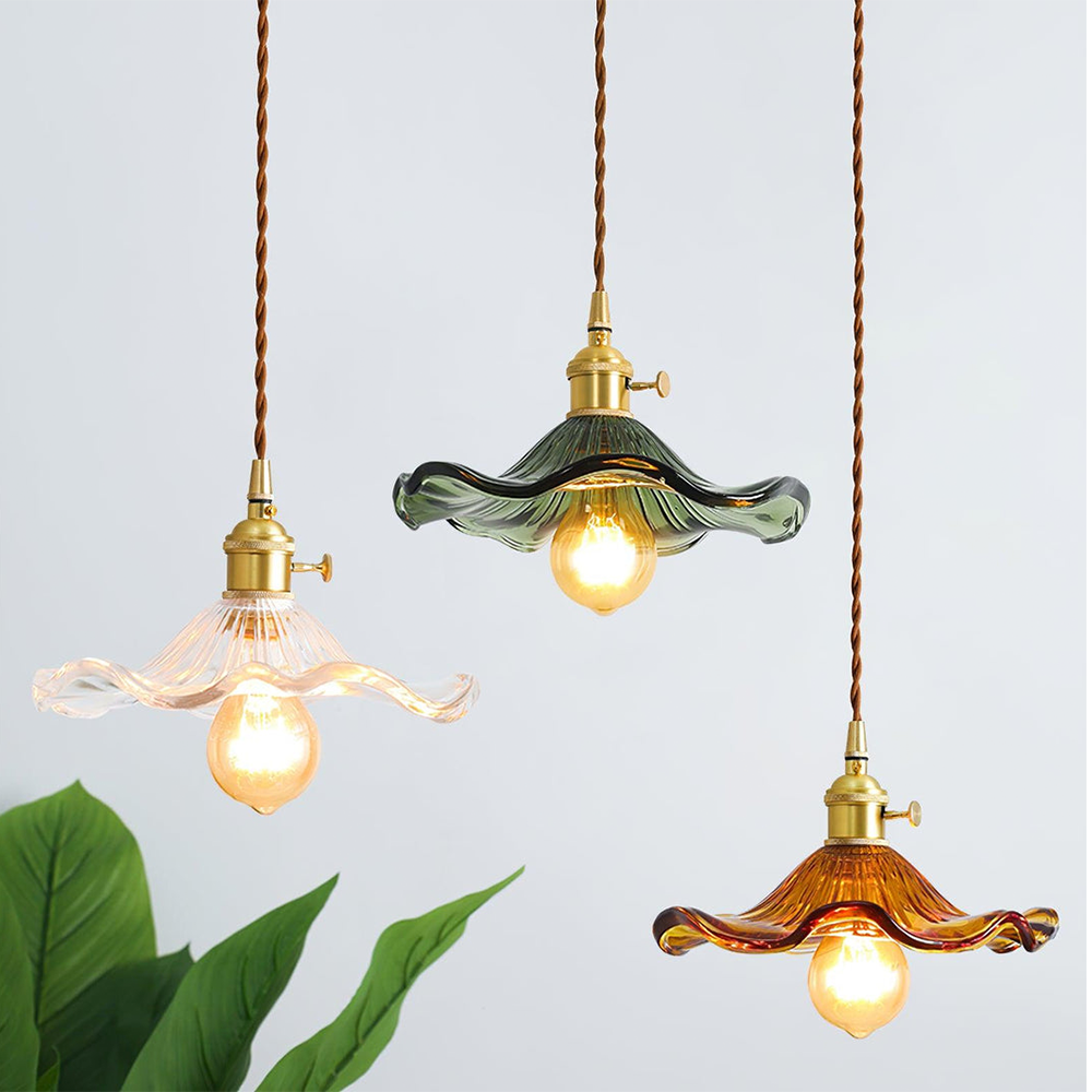 Elegante Hibiskusblume Pendelleuchte aus Glas & Messing; moderne Wohnzimmer Hängelampe, Innenbeleuchtung.