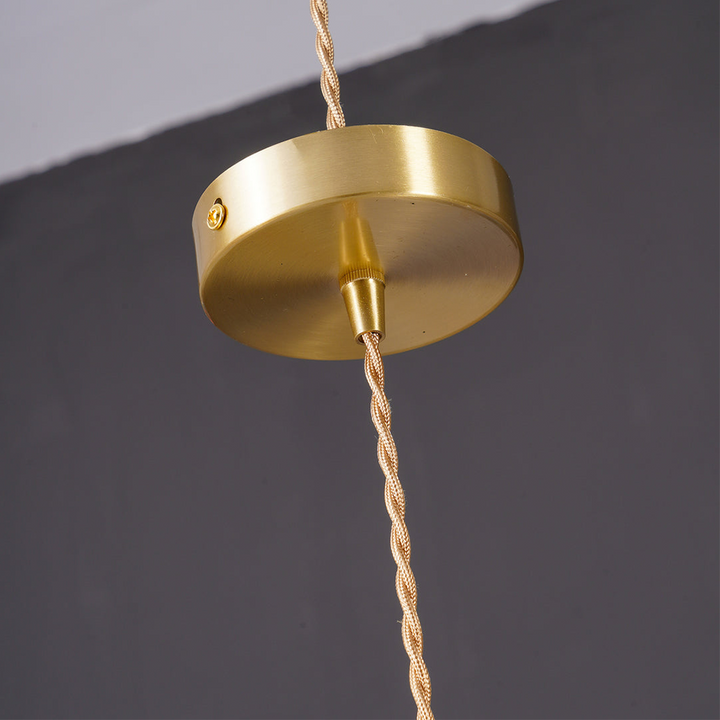 Zeitlose Eleganz: Hibiskus Glas-Pendelleuchte, messingfarbenes Finish, moderne Blumen-Deckenlampe.