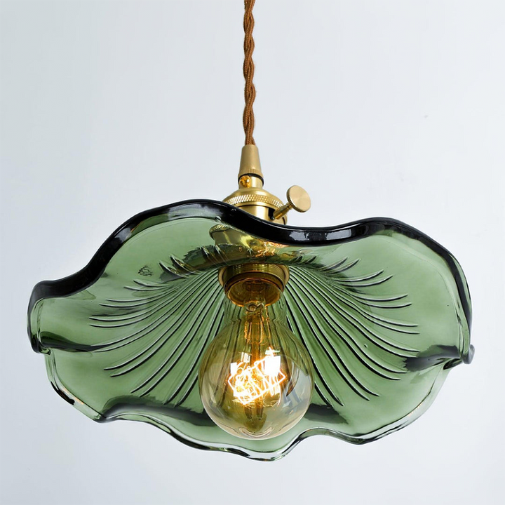 Wohnzimmer-Hängelampe: elegante Hibiskusblume Deckenleuchte, moderne Glas-Messing-Kombination.