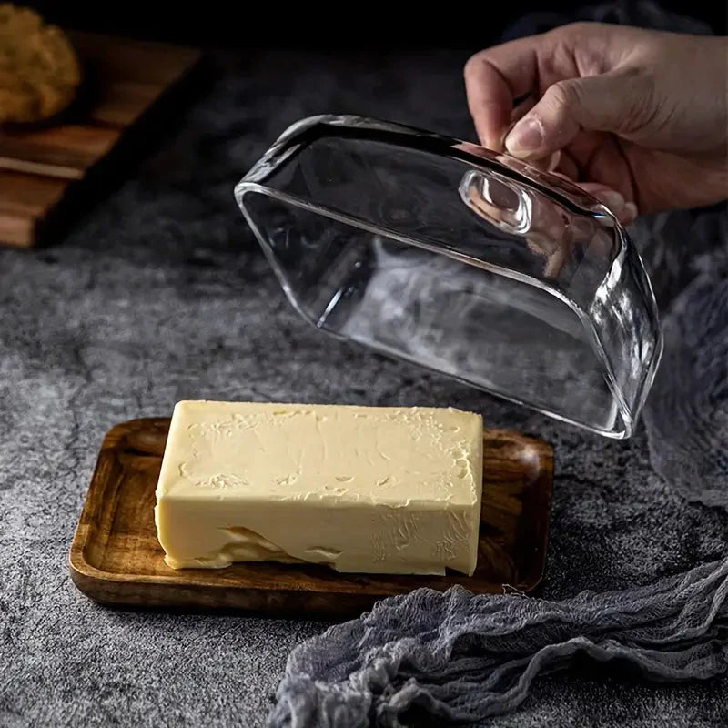 Praktische Butterdose aus nachhaltigem Bambus mit Glasdeckel, hält Butter frisch; ein perfekter Küchenhelfer.