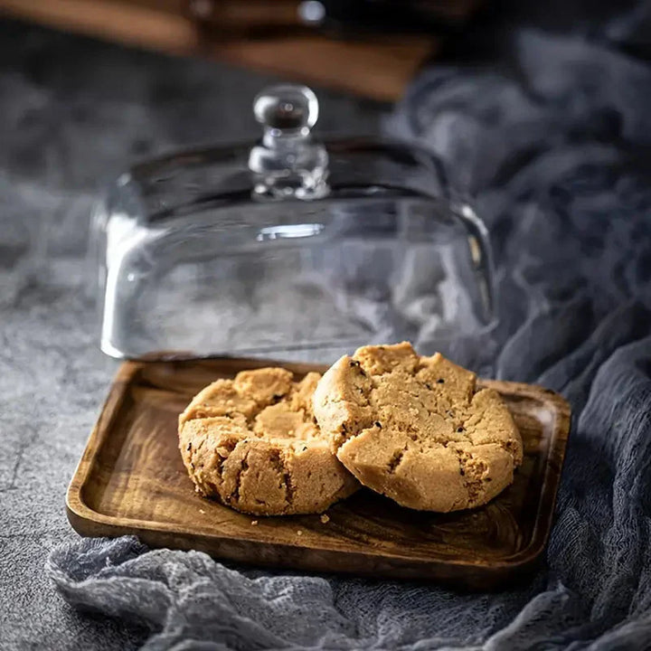 Stilvolle Holz-Butterdose mit transparentem Deckel; ideale Aufbewahrung für Butter und elegante Tischdekoration.