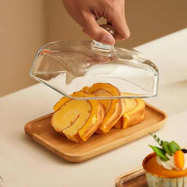 Robuste Akazienholz-Butterdose mit Glasdeckel für lang anhaltende Frische; ein praktischer Küchenhelfer.