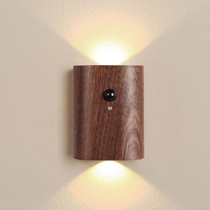 Vielseitige Holz-LED-Lampe mit Akku & Bewegungssensor; ideal für Ambiente, Nachtlicht oder Schrank.