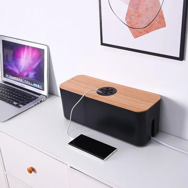 Moderne Kabelbox für Schreibtisch & Büro. Holz & Kunststoff Organizer für Ladegeräte & Kabelorganisation.