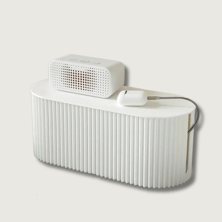 Elegante Kabelbox für effektives Kabelmanagement am Schreibtisch. Schluss mit Kabelsalat im Home-Office.