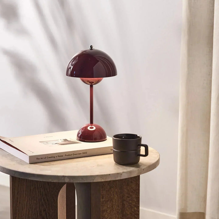 Elegante kabellose LED-Tischlampe, dimmbar, für stilvolles Ambiente Licht im Wohn- oder Schlafzimmer.
