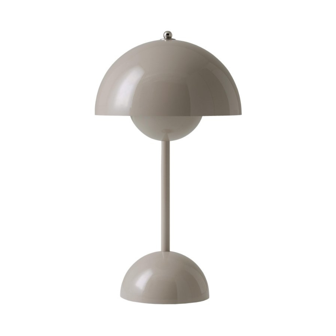 Luxuriöse kabellose LED-Tischleuchte, dimmbar, ideal als Nachttisch- oder Akzentbeleuchtung im Wohnzimmer.
