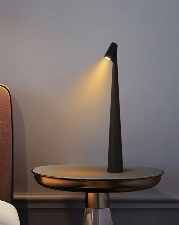 Kabellose USB-Tischlampe mit LED; tragbar, aufladbar, perfekt für stimmungsvolle Innenbeleuchtung.