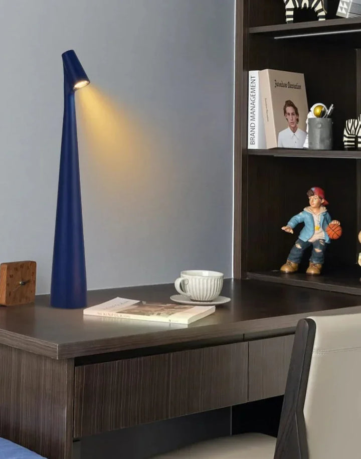 Moderne Akku-LED-Tischlampe; elegantes Stimmungslicht für gemütliche Abende, Wohnzimmer oder Schlafzimmer.
