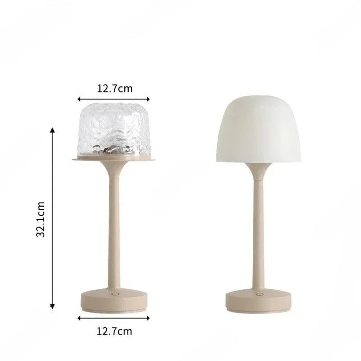 Stilvolle Metall-Tischlampe, kabellos und dekorativ. Verleiht jedem Raum, wie Wohnzimmer oder Schlafzimmer, ein besonderes Flair.