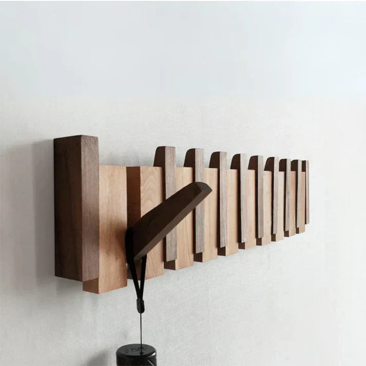 Dekorative Klaviergarderobe aus Holz, Wandhaken-Design für modernen Flur.