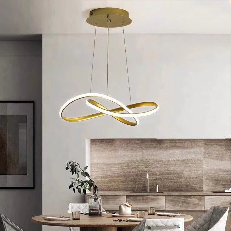 Elegante dimmbare Kleeblatt Pendelleuchte, LED Lichtkonzept für zeitgemäßes Wohnen.