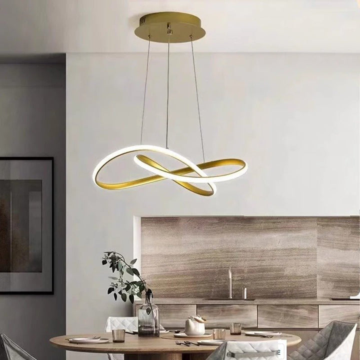 Elegante dimmbare Kleeblatt Pendelleuchte, LED Lichtkonzept für zeitgemäßes Wohnen.