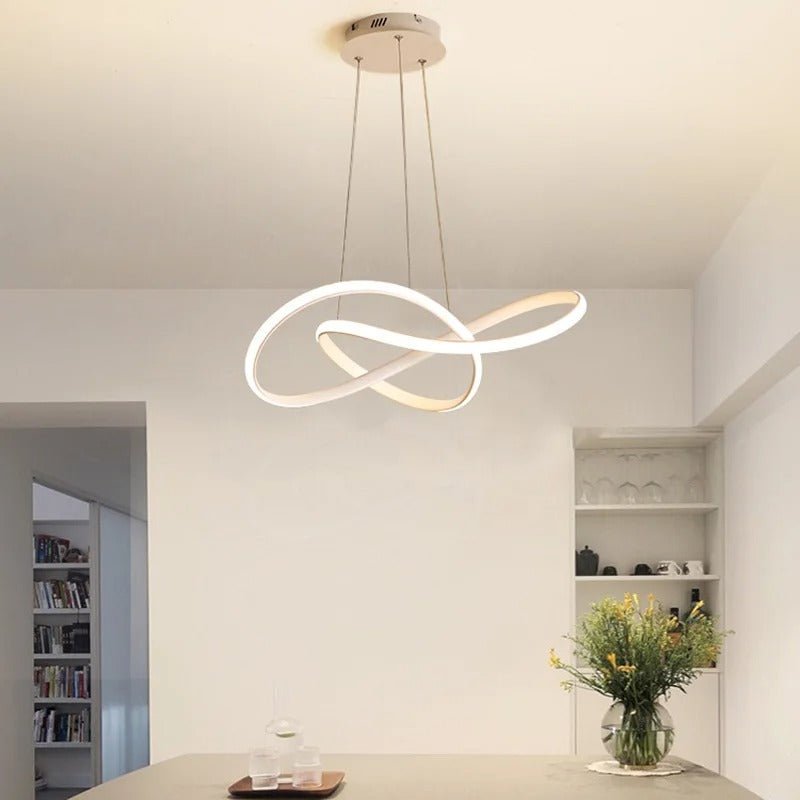 Zeitlose Kleeblatt Pendellampe, LED-Beleuchtung mit Dimmfunktion für Esszimmer.