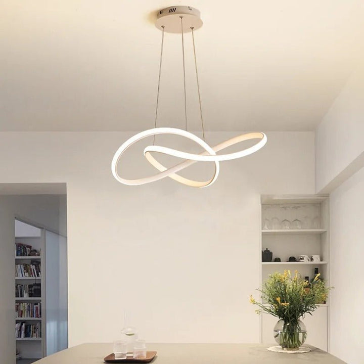 Zeitlose Kleeblatt Pendellampe, LED-Beleuchtung mit Dimmfunktion für Esszimmer.