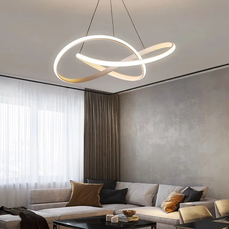 Moderne LED Hängelampe im Kleeblatt Design, perfekte Wohnzimmerbeleuchtung.