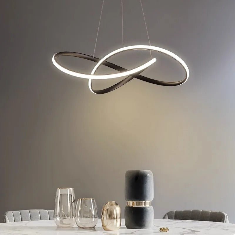 Exklusive Kleeblatt Designlampe, LED Pendelleuchte für ein modernes Lichtkonzept.