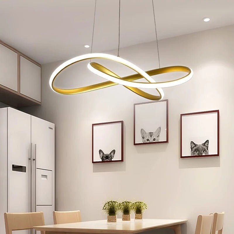 Dimmbare LED Deckenleuchte, Kleeblatt Pendelleuchte als Blickfang im Raum.