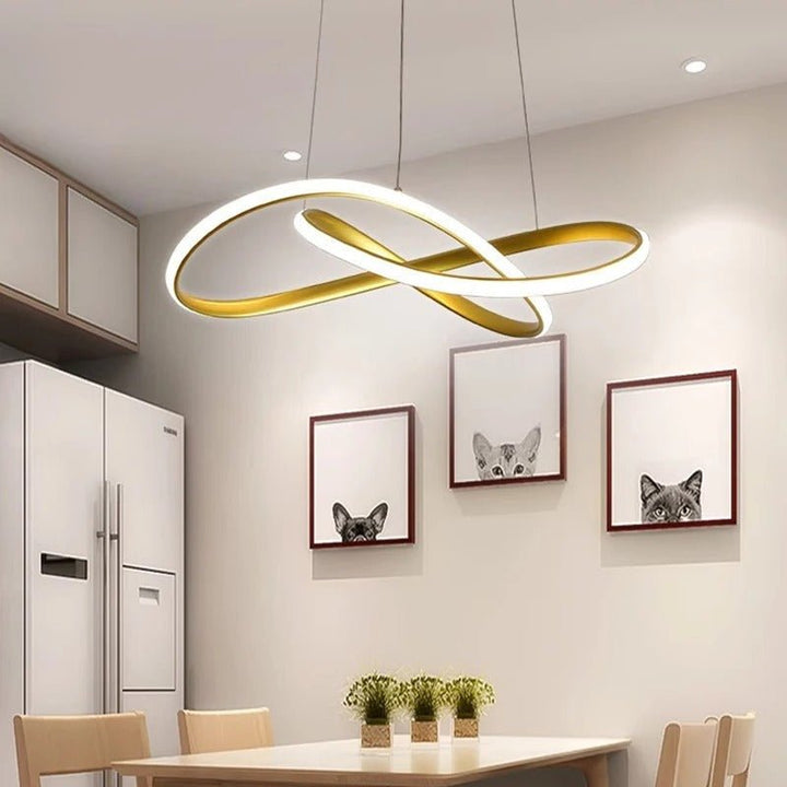Dimmbare LED Deckenleuchte, Kleeblatt Pendelleuchte als Blickfang im Raum.