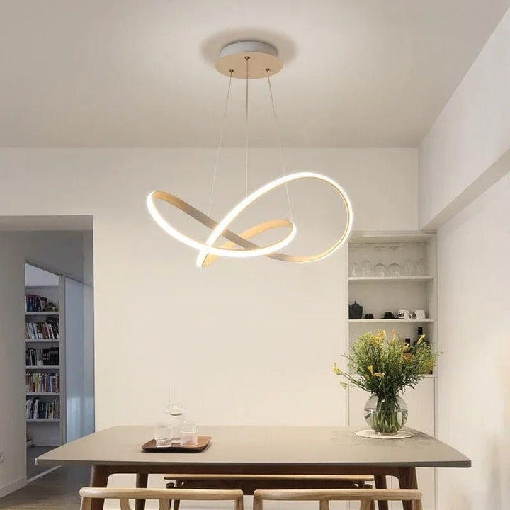 Dimmbare Kleeblatt Pendellampe, perfekte LED Beleuchtung für Wohn- und Essbereiche.