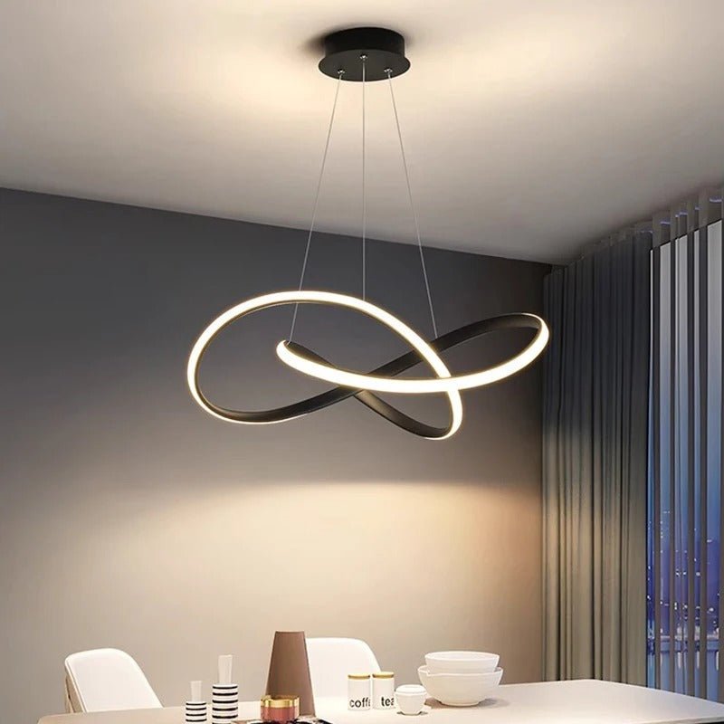 Stilvolle Kleeblatt Designlampe, dimmbare LED Deckenleuchte für moderne Räume.
