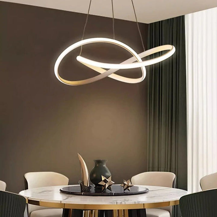 Exklusive Kleeblatt Pendellampe, dimmbare LED Designlampe für stilvolle Innenräume.