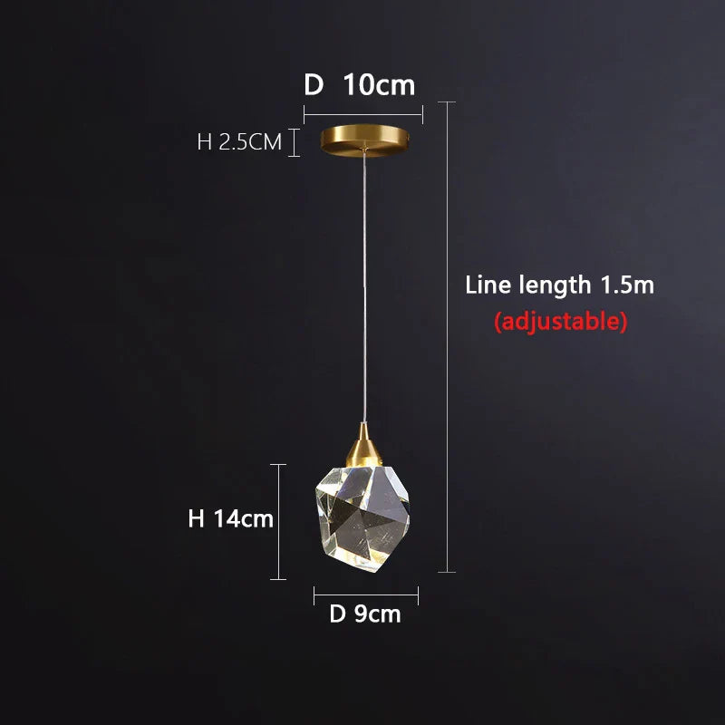Ansicht der eleganten Kristall-Pendelleuchte. Luxuriöse LED-Hängelampe, moderne Deckenleuchte für Schlaf- & Wohnzimmer.