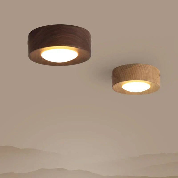 Elegante LED-Deckenleuchte Echtholz (Walnuss/Esche), energiesparend für modernes Wohnzimmer.