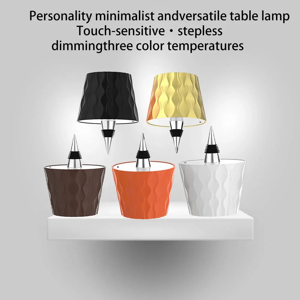 Moderne Flaschenlampe LED mit Touch-Steuerung, perfekt für Ambientebeleuchtung auf Terrasse & Esstisch.