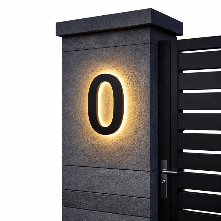 Individuelle LED-Hausnummer: Anpassbares Adressschild mit integrierter LED-Außenbeleuchtung.