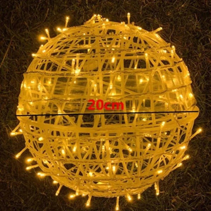 Große LED-Gartenkugel als Blickfang, mit verschiedenen Farboptionen für jede Stimmung.