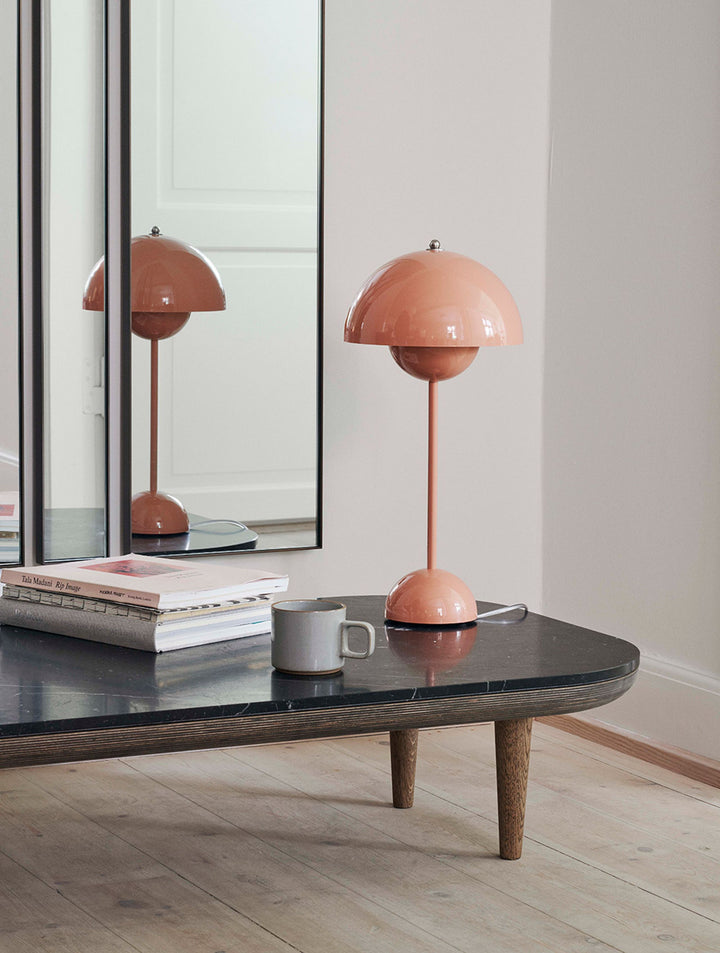 Flexible LED-Tischleuchte, kabellos & tragbar, perfekte Akzentbeleuchtung für jedes Zimmer, modernes Design.
