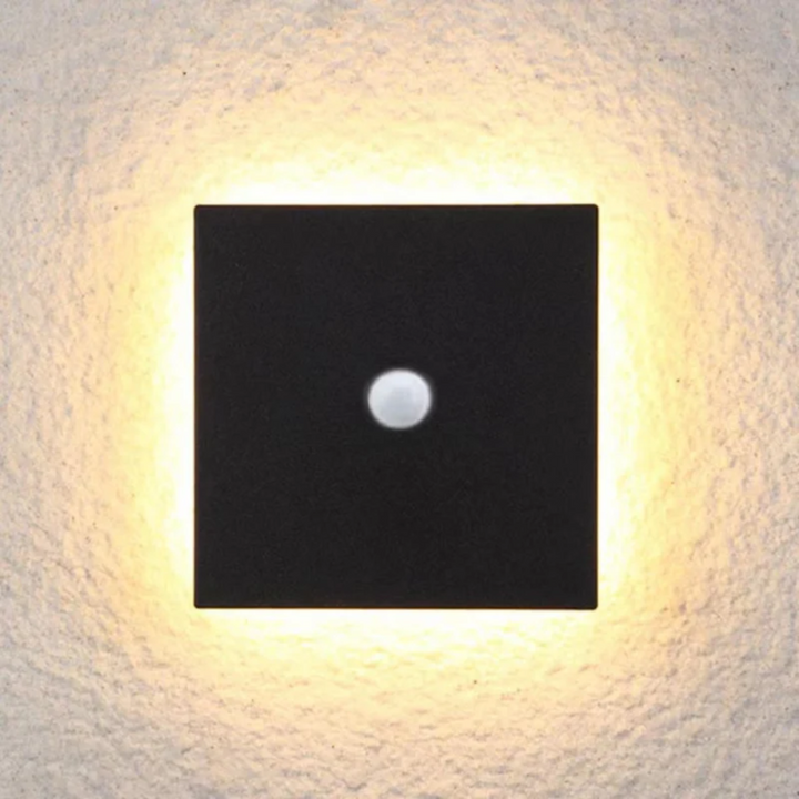 Elegante LED-Wandlampe für Außenbereiche, minimalistisches Design, wetterfest & energieeffizient.