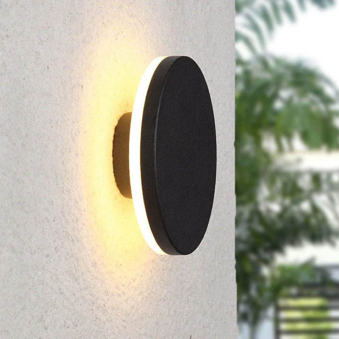 Elegante schwarze LED-Wandleuchte, wetterfest, für Flur, Eingang und Terrasse.