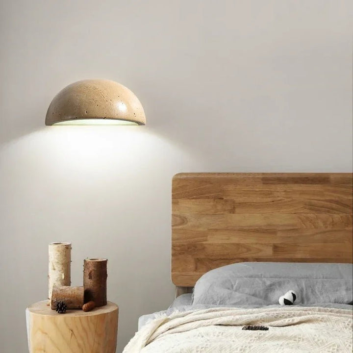 Energieeffiziente Design-LED-Wandleuchte mit Stein-Optik, ideal für Ambientebeleuchtung zuhause.