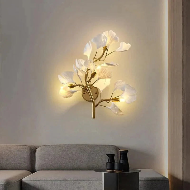 Elegante LED Wandleuchte mit exklusivem Ginkgo Blatt Design, modern für Wohnzimmer und Schlafzimmer. Stilvolle Beleuchtung.
