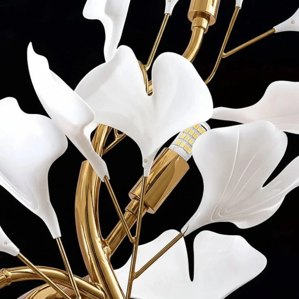 Dekorative Ginkgo Blatt LED Wandleuchte für stilvolles Ambiente in Flur oder Wohnzimmer. Moderne Innenbeleuchtung.