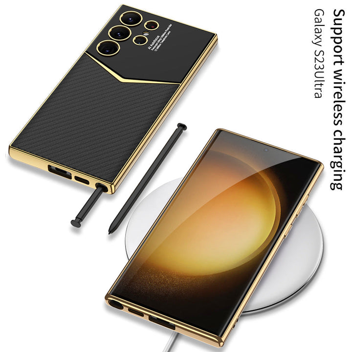 Grüne Leder Schutzhülle für Samsung Galaxy S24 Ultra. Schlankes Design, präzise Aussparungen, optimaler Schutz.