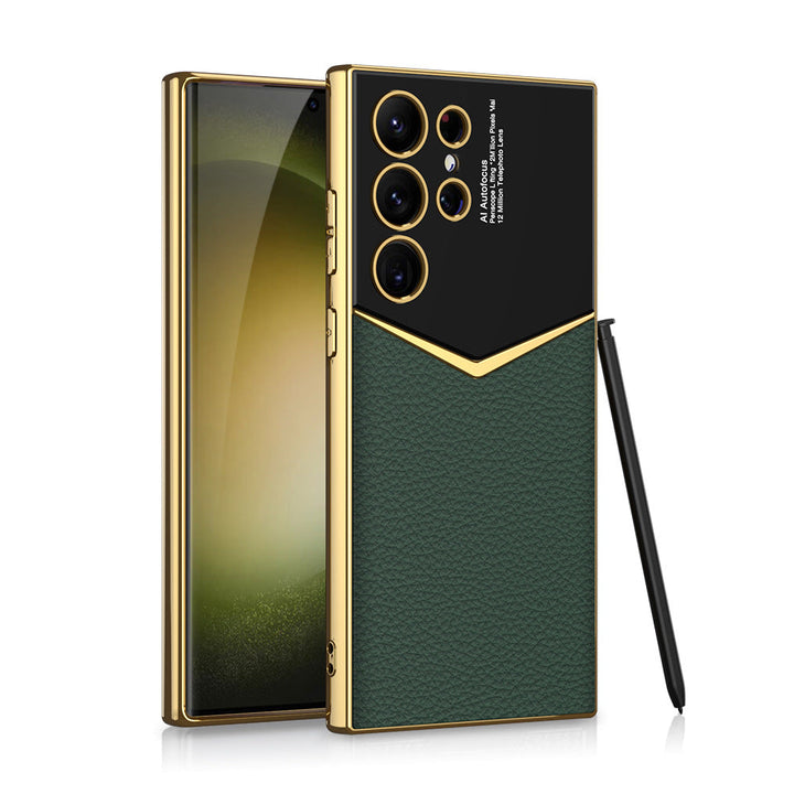 Schwarze, elegante Lederhülle für Samsung Galaxy S25 Ultra. Edles Design, sicherer Schutz, angenehme Haptik.